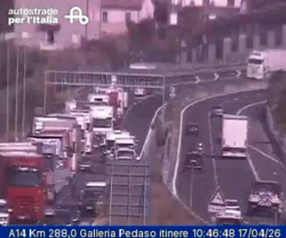 A14 - Schianto nel tratto piceno, eliambulanza e traffico in tilt